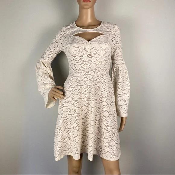 NEW BCBGMAXAZRIA BELL SLEEVE LACE MINI DRESS - Picture 2 of 7
